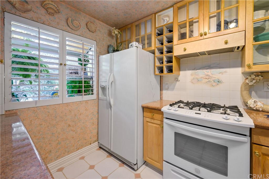 4140 Workman Road, Unit 18 Whittier, CA 90601 - Photo 3 of 35 a kitchen with a stove and a refrigerator