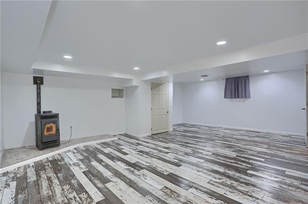 138 Crissinger Road Greensburg, PA 15601 - Photo 19 of 28 a view of a livingroom with a furniture