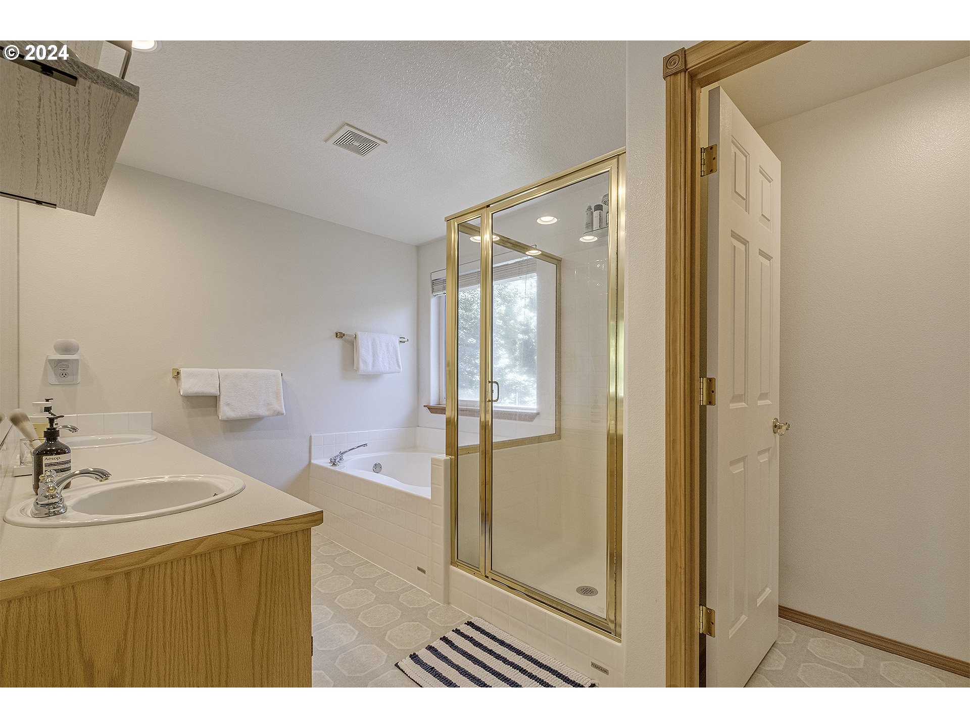 17824 Southwest Bryan Way Beaverton, OR 97007 - Photo 17 of 28 Gallery Image 17