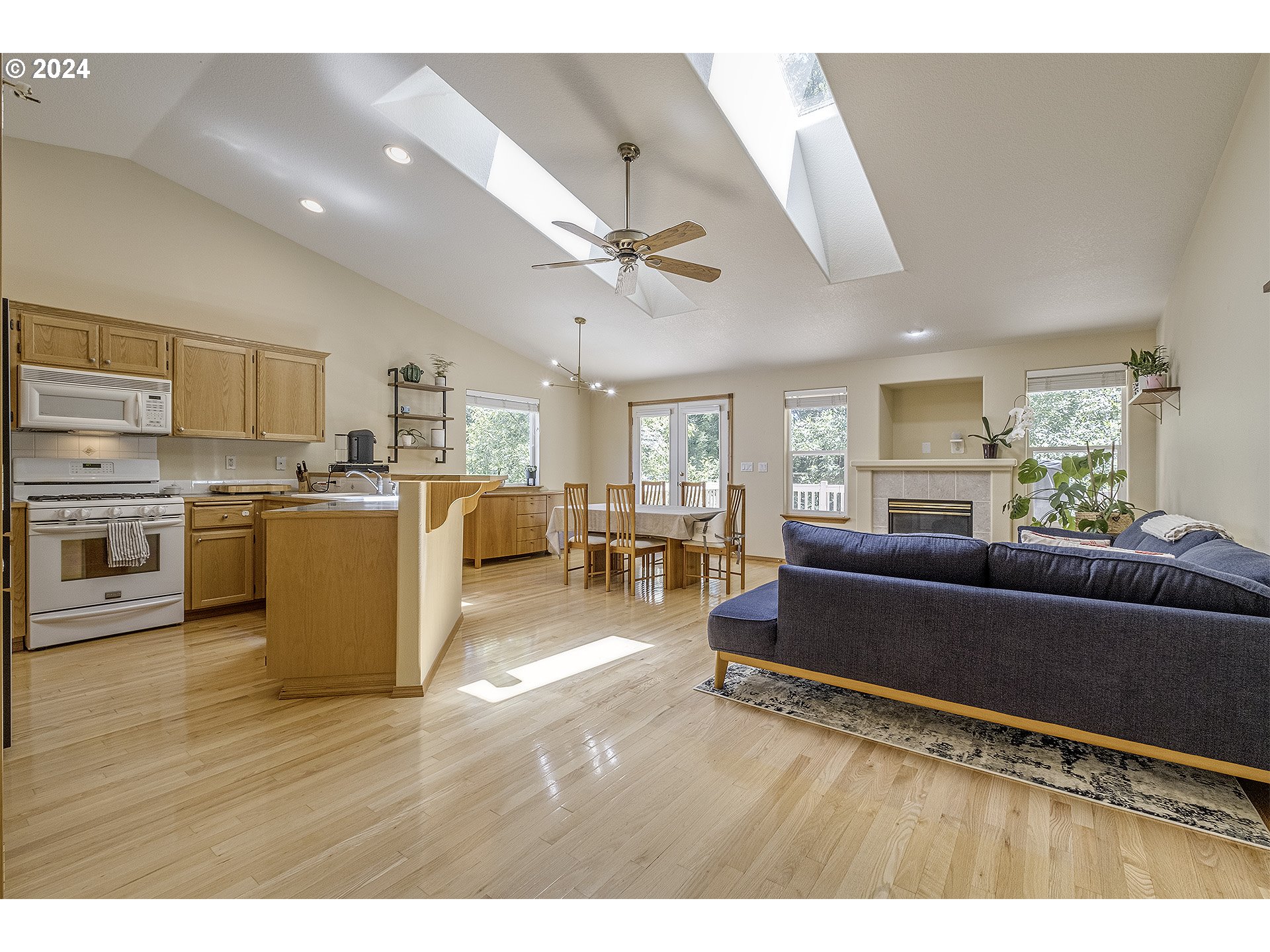 17824 Southwest Bryan Way Beaverton, OR 97007 - Photo 4 of 28 Gallery Image 4