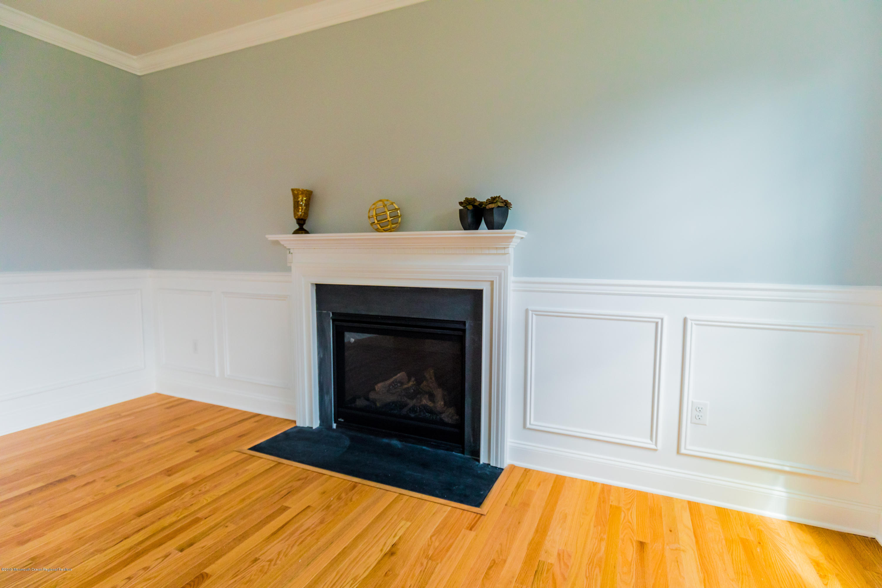 2 Bobstay Road Barnegat, NJ 08005 - Photo 14 of 37 GAS FIREPLACE & DECORATIVE MOLDING