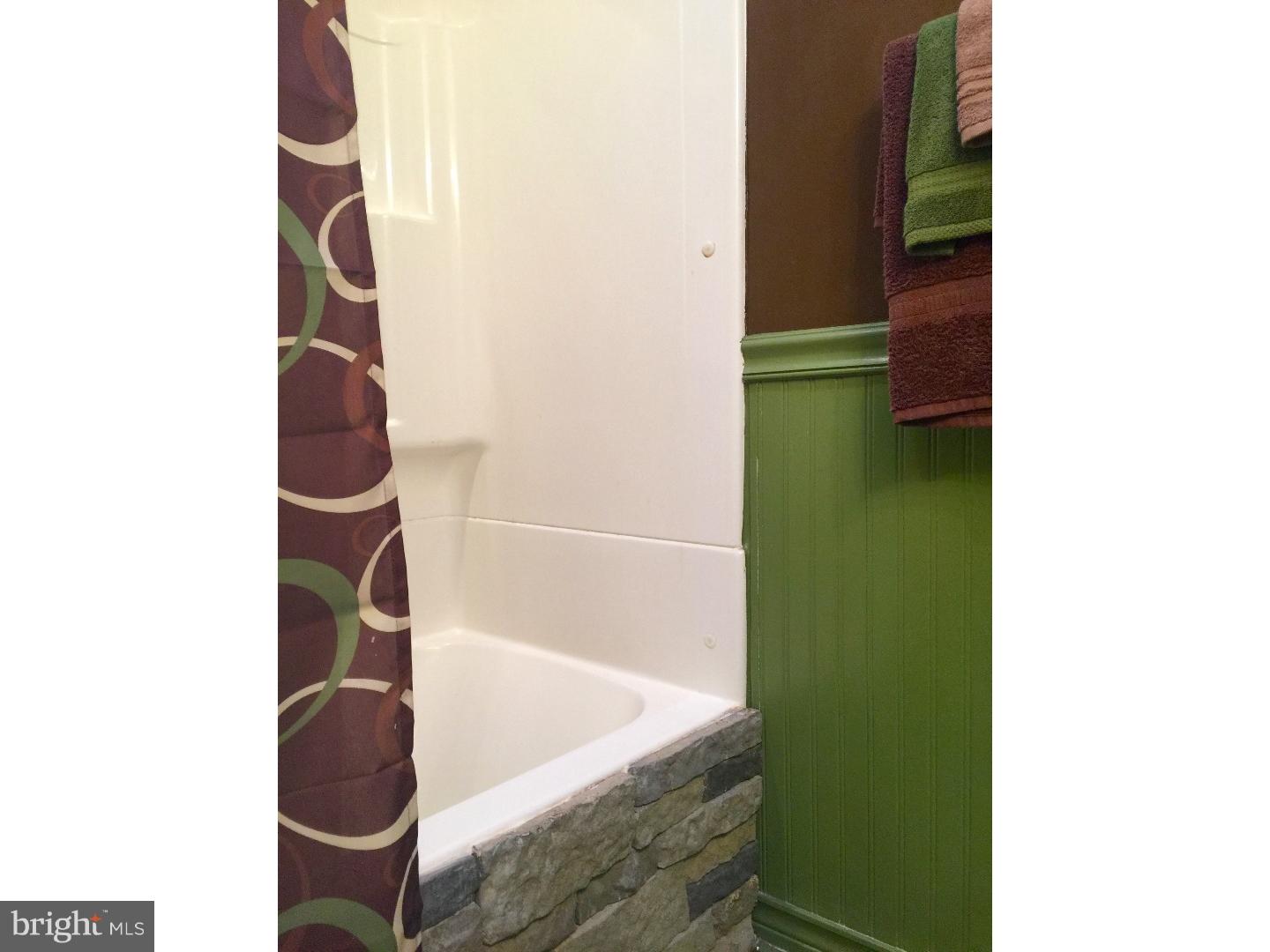 12819 Medford Road Philadelphia, PA 19154 - Photo 8 of 17 Bathroom