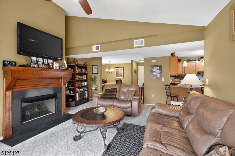 167 Falcon Ridge Way South Hamburg, NJ 07419 - Photo 2 of 17