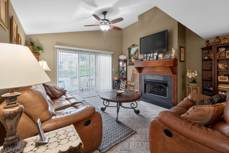 167 Falcon Ridge Way South Hamburg, NJ 07419 - Photo 3 of 17