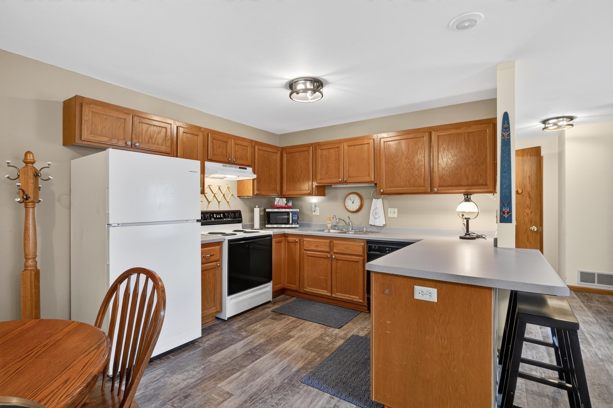 403 Hanson Road Stoughton, WI 53589 - Photo 5 of 42