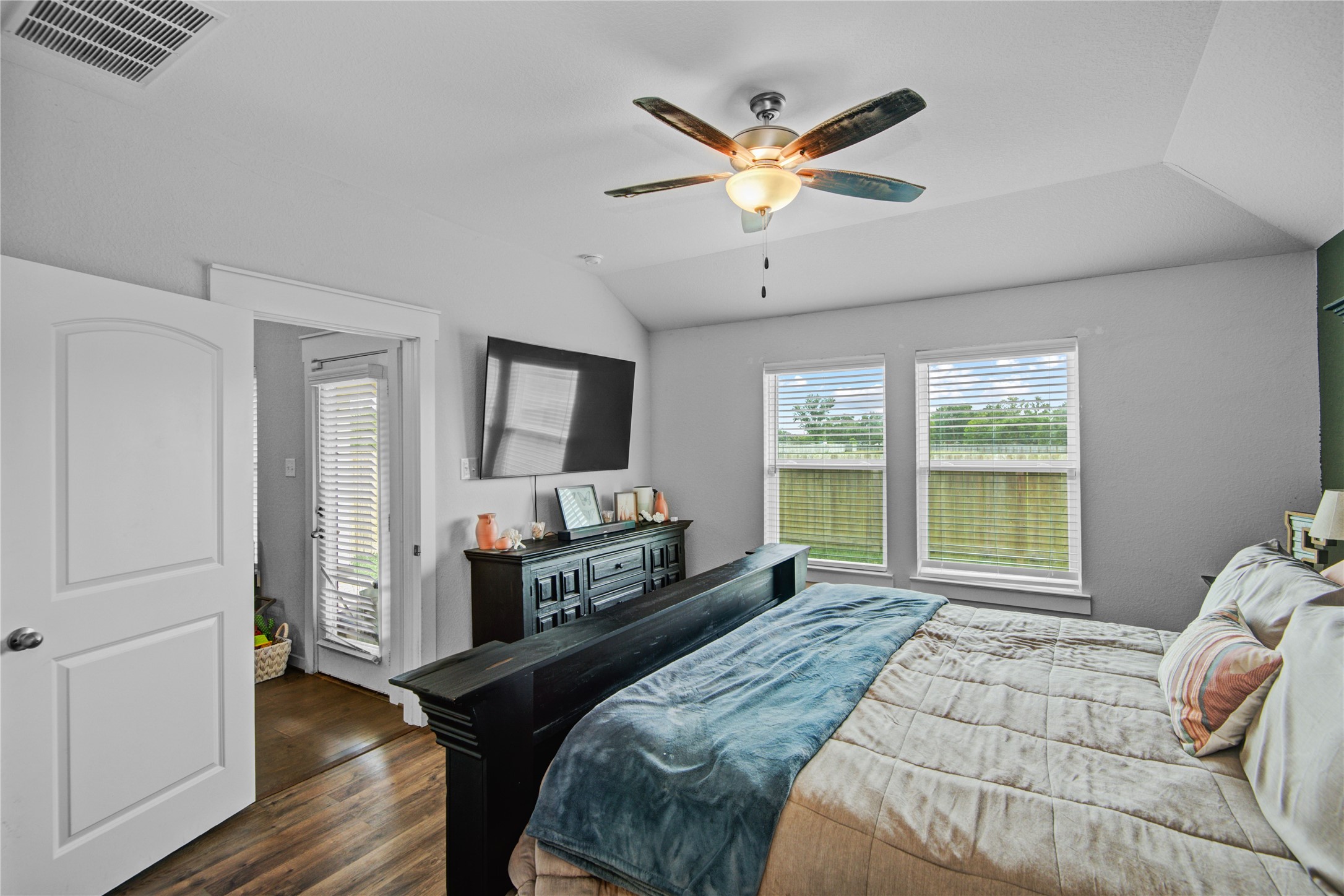 219 Lisa Marie Drive Angleton, TX 77515 - Photo 11 of 26