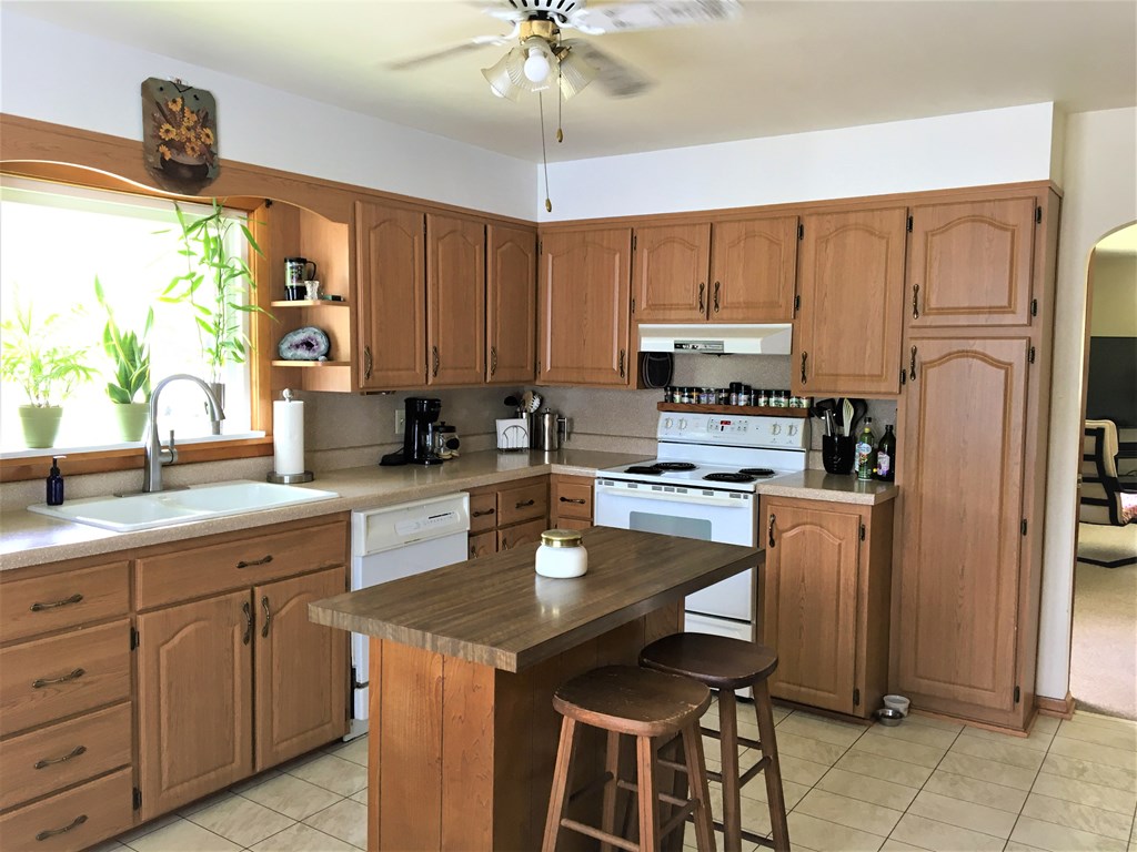 851 Mercer Road Franklin, PA 16323 - Photo 4 of 27 Gallery Image 4