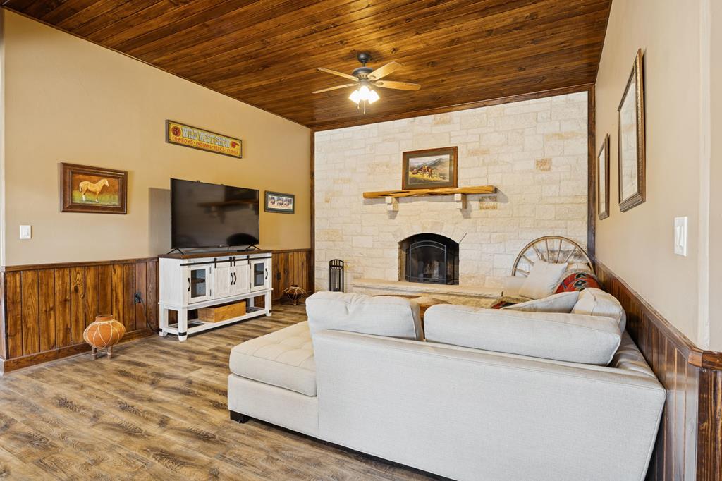 383 Elm Pass Road Center Point, TX 78010 - Photo 23 of 91 Gallery Image 23