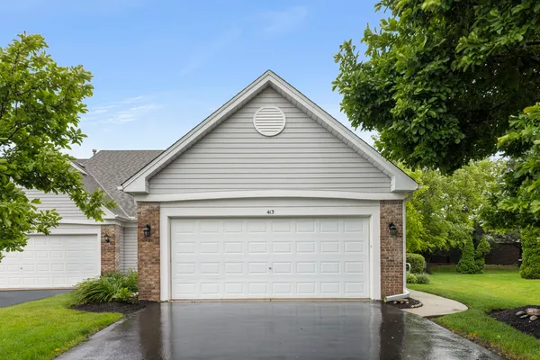 $295,000 | 413 Carriage Court, Oswego, IL 60543