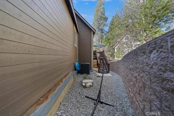 $1,015,000 | 27312 Little Bear Road, Lake Arrowhead, CA 92352