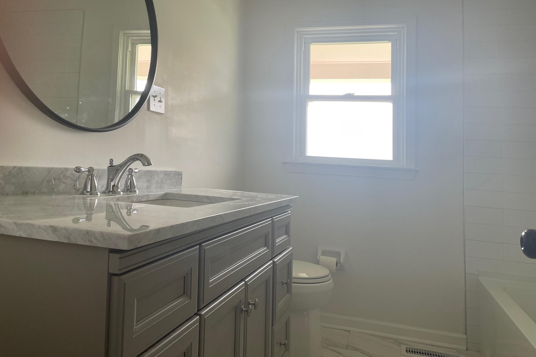 529 Kickapoo Trail Frankfort, KY 40601 - Photo 7 of 9 Hall Bath