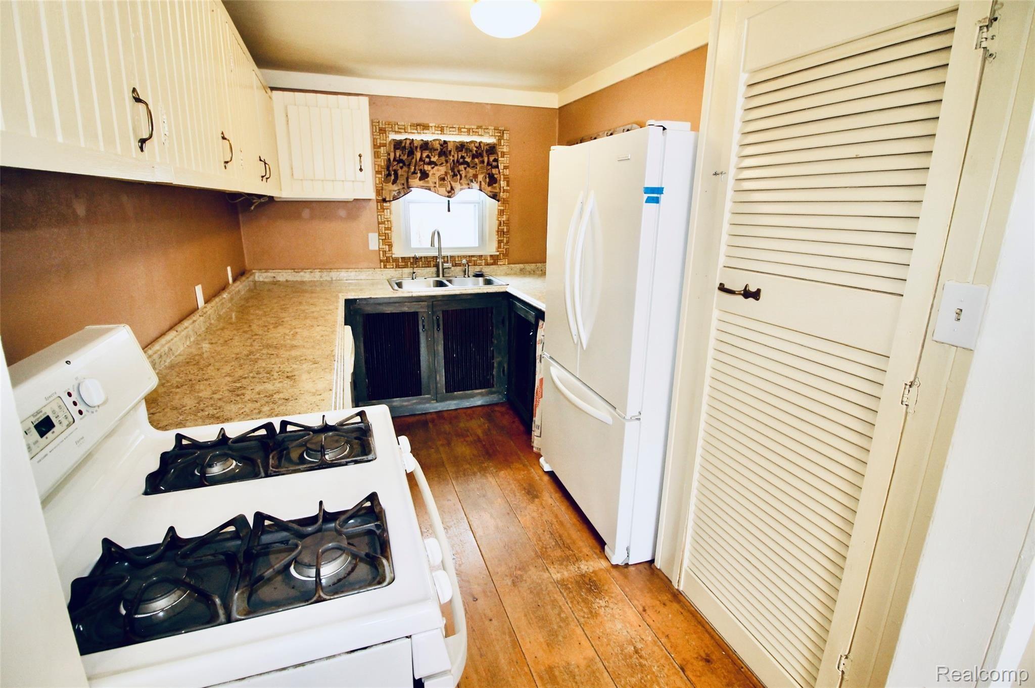 998 Baldwin Road Lapeer, MI 48446 - Photo 6 of 23 B32A3232-C421-4D8A-8112-FEBE7B22E67D_1_201_a.jpeg