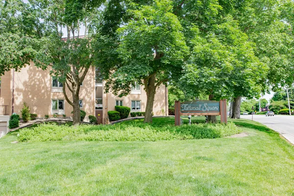 $399,000 | 2420 West Talcott Road, Unit 211, Park Ridge, IL 60068
