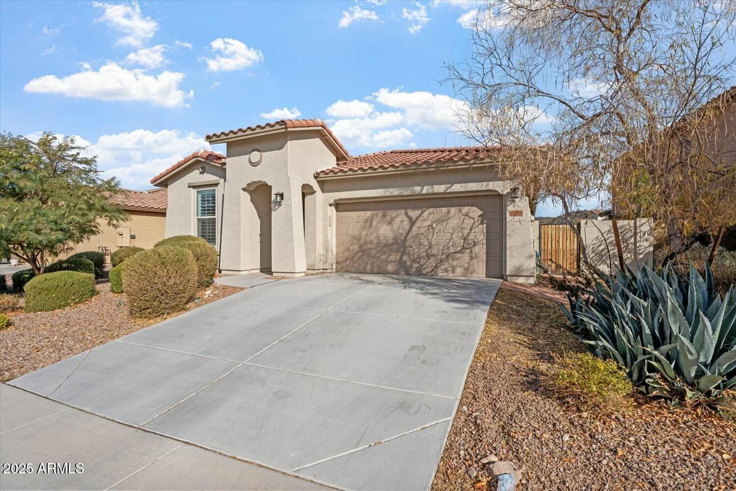 11554 West Lone Tree Trail Peoria, AZ 85383 - Photo 4 of 50 tempImageKJ46qm