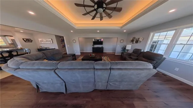 $995,000 | 980 Lake Viking Terrace, Altamont, MO 64620