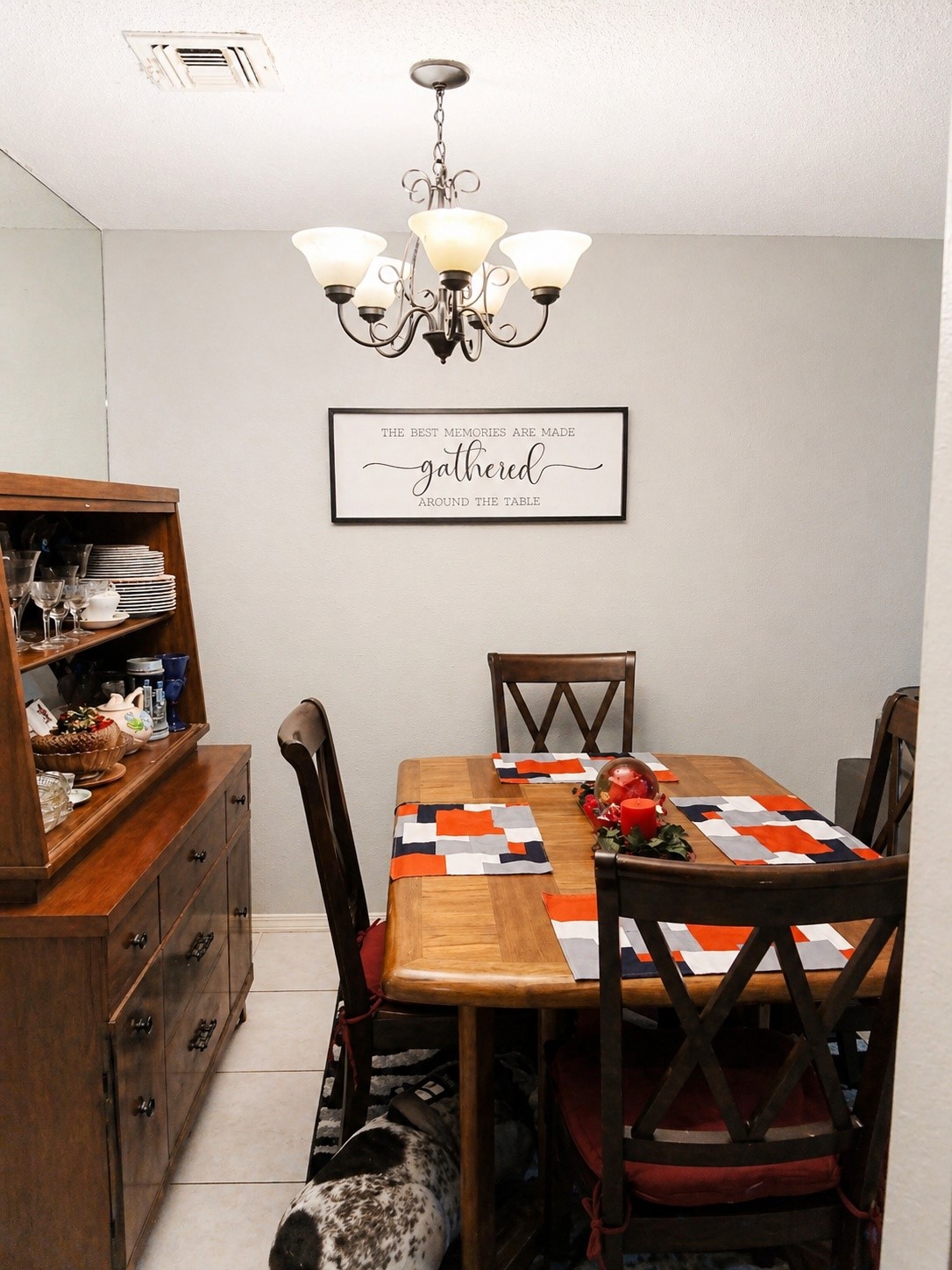 3546 Ocee Street Houston, TX 77063 - Photo 4 of 22 a view of a dining room with furniture