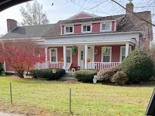 $2,300 | 260 South Street, Unit B, Plainville, MA 02762