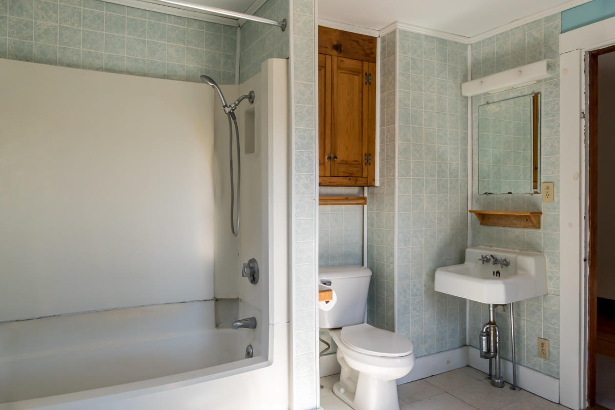 230 Elmwood Road Pownal, ME 04069 - Photo 21 of 42 23-Upstairs Full Bath (2 of 2)