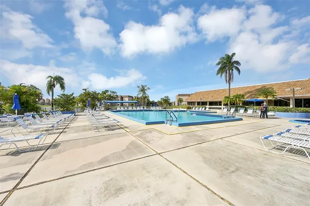 $127,777 | 10442 Sunrise Lakes Boulevard, Unit 202, Sunrise, FL 33322