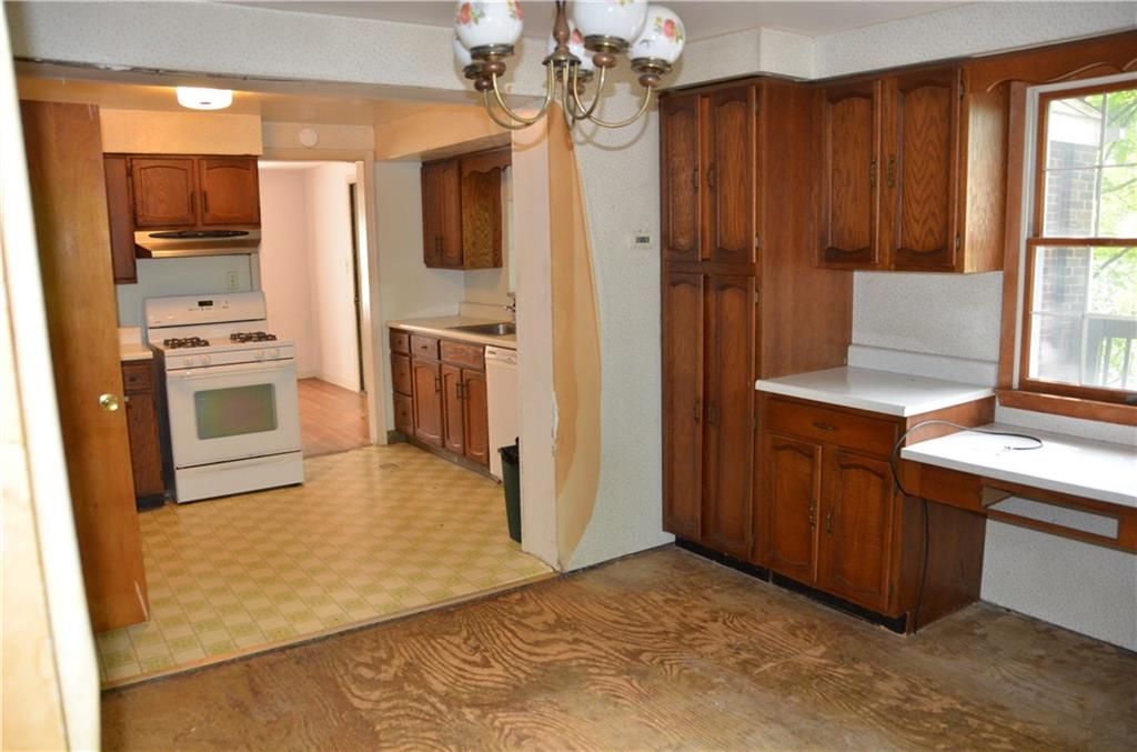 201 Rockingham Road Pittsburgh, PA 15238 - Photo 6 of 13 Gallery Image 6