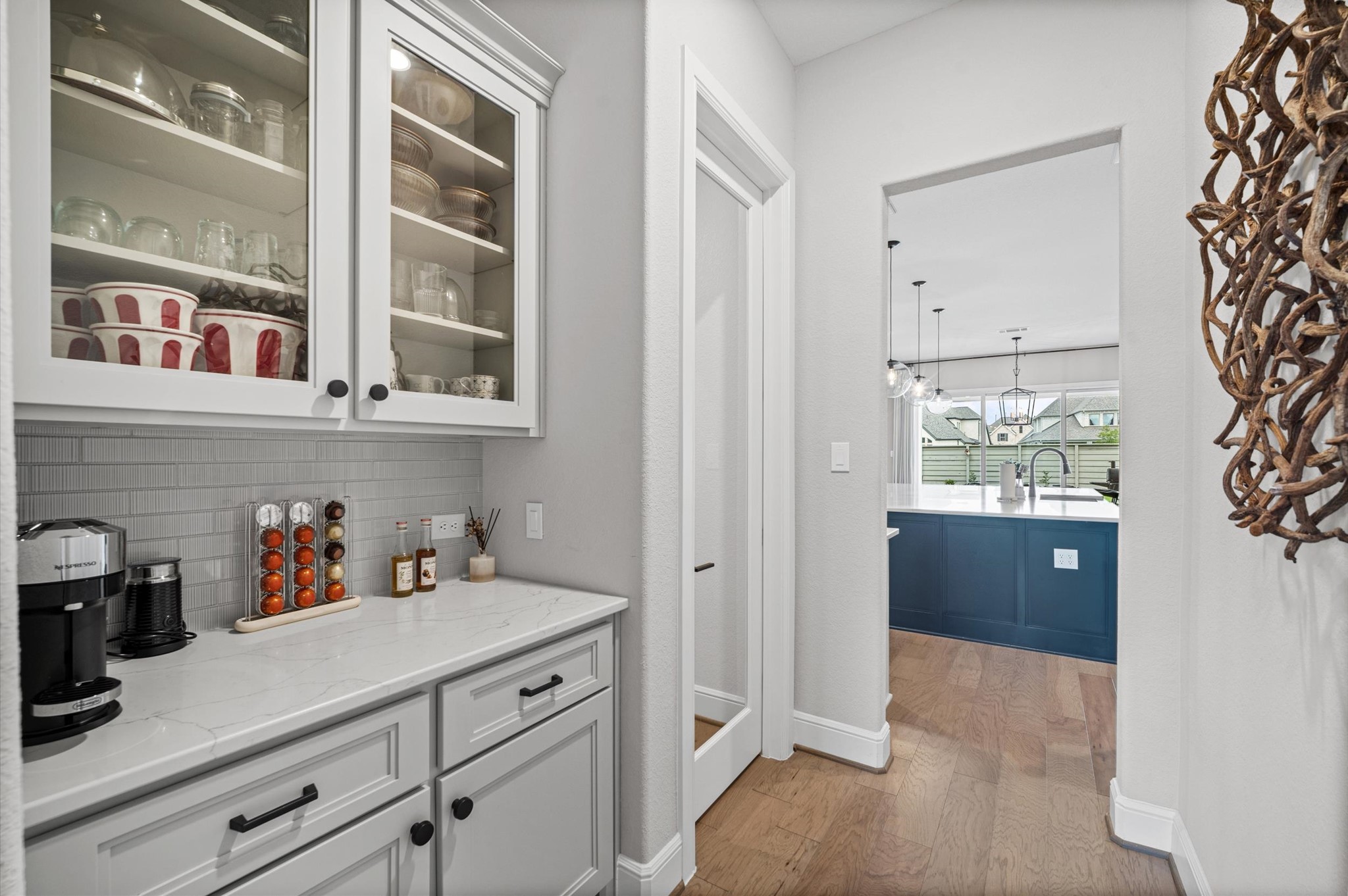 4923 Grapevine Lane Manvel, TX 77578 - Photo 14 of 49 Custom coffee station with built-in cabinetry creates the perfect spot to start your day.