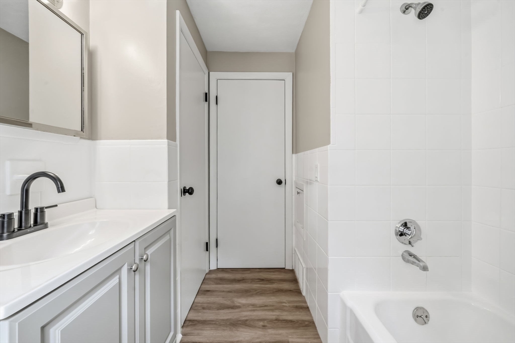 192 Birchland Avenue Springfield, MA 01119 - Photo 20 of 32