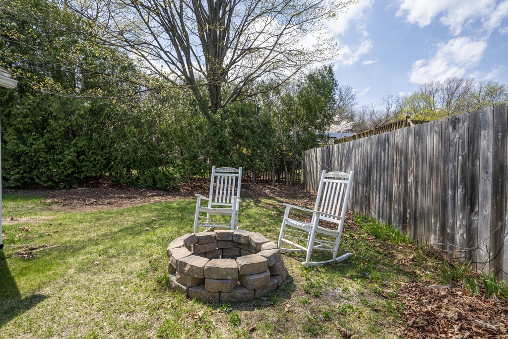 192 Birchland Avenue Springfield, MA 01119 - Photo 4 of 32