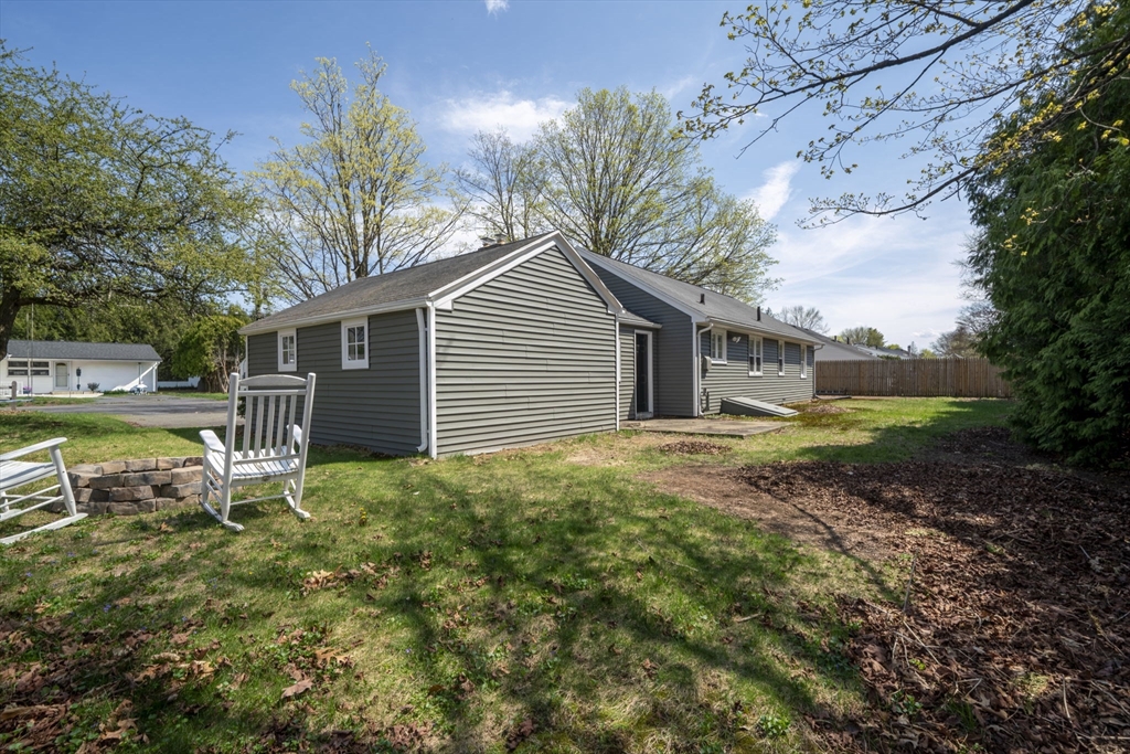 192 Birchland Avenue Springfield, MA 01119 - Photo 5 of 32