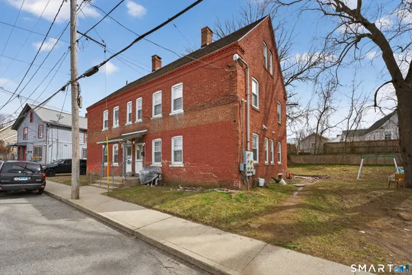 $400,000 | 259 Yantic Street, Norwich, CT 06360