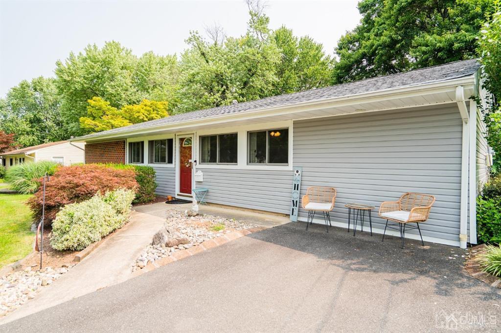 16 Winant Road Kendall Park, NJ 08824 - Photo 4 of 27 Gallery Image 4