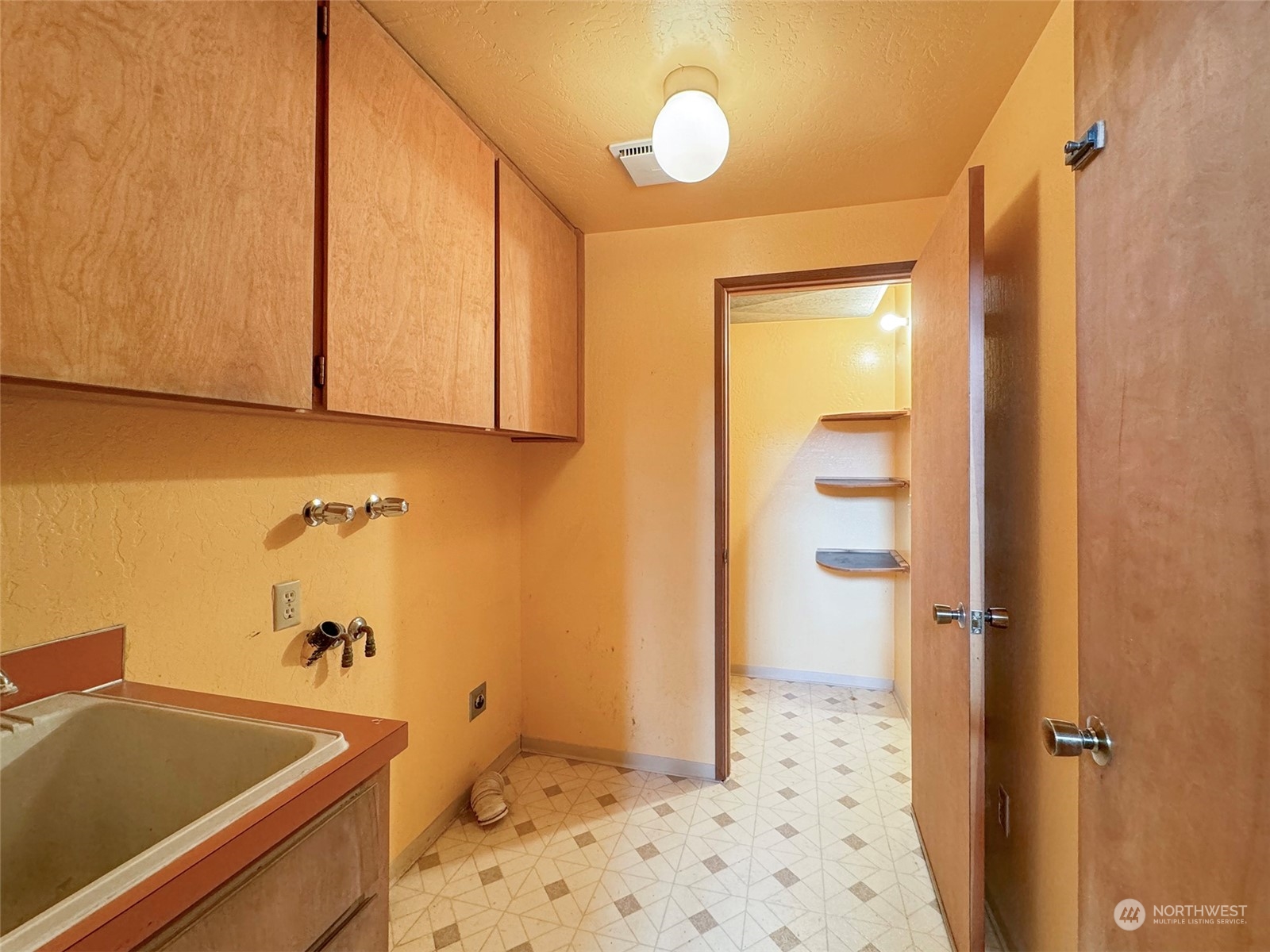 51 Huckleberry Circle Sequim, WA 98382 - Photo 32 of 40 a bathroom with a tub a sink and a shower