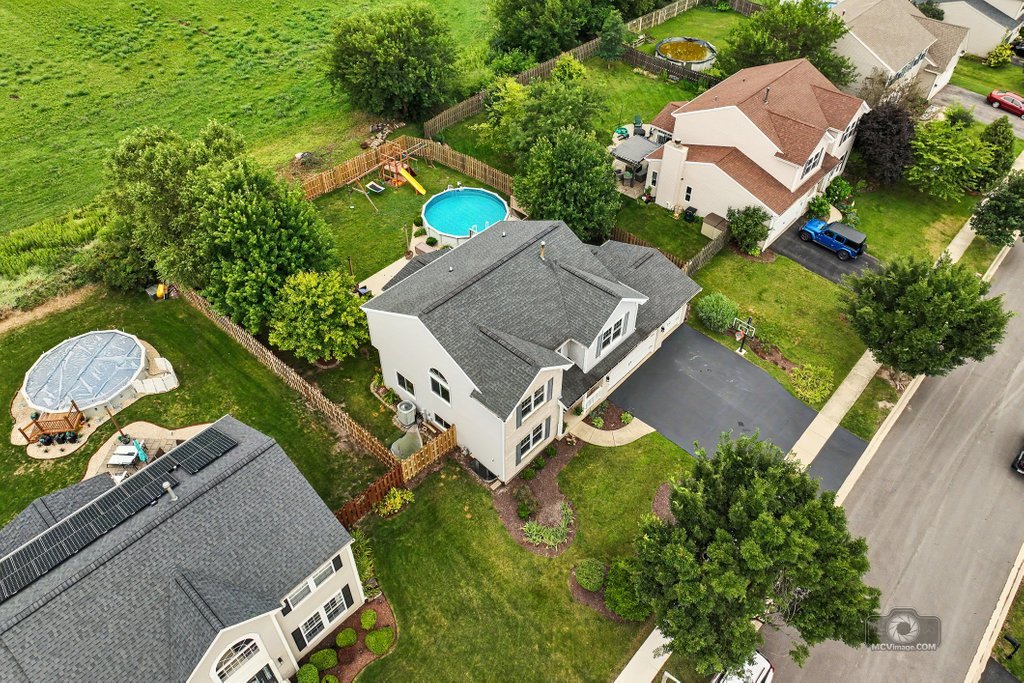 437 Raintree Drive Oswego, IL 60543 - Photo 42 of 49 Gallery Image 42