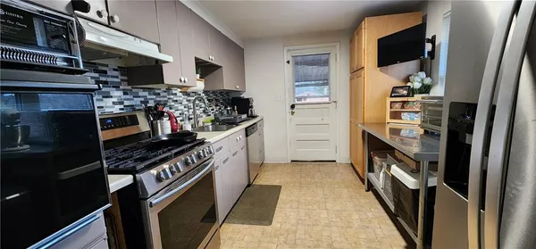 $274,900 | 3900 Evergreen Drive, Monroeville, PA 15146