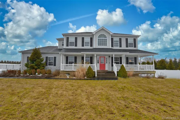 $1,049,999 | 5 Dogwood Lane, East Moriches, NY 11940