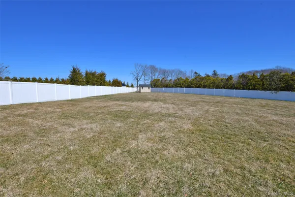 $1,049,999 | 5 Dogwood Lane, East Moriches, NY 11940