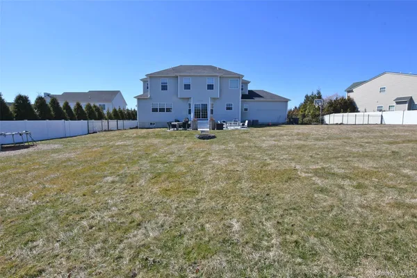 $1,049,999 | 5 Dogwood Lane, East Moriches, NY 11940