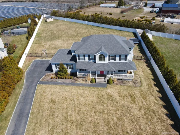 $1,049,999 | 5 Dogwood Lane, East Moriches, NY 11940