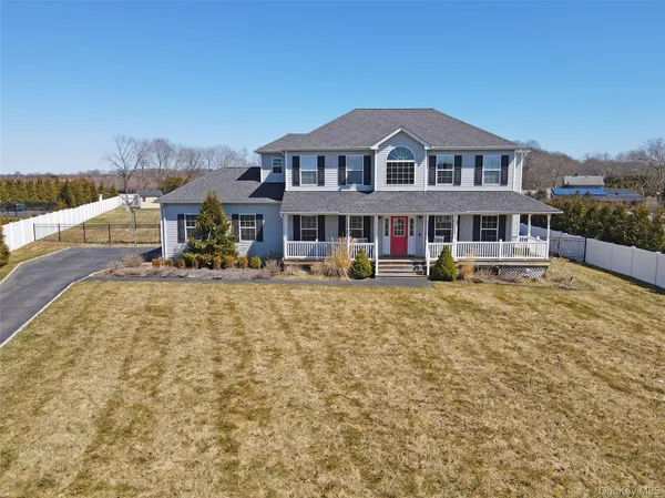 $1,049,999 | 5 Dogwood Lane, East Moriches, NY 11940
