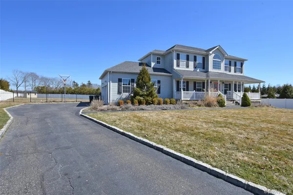 $1,049,999 | 5 Dogwood Lane, East Moriches, NY 11940