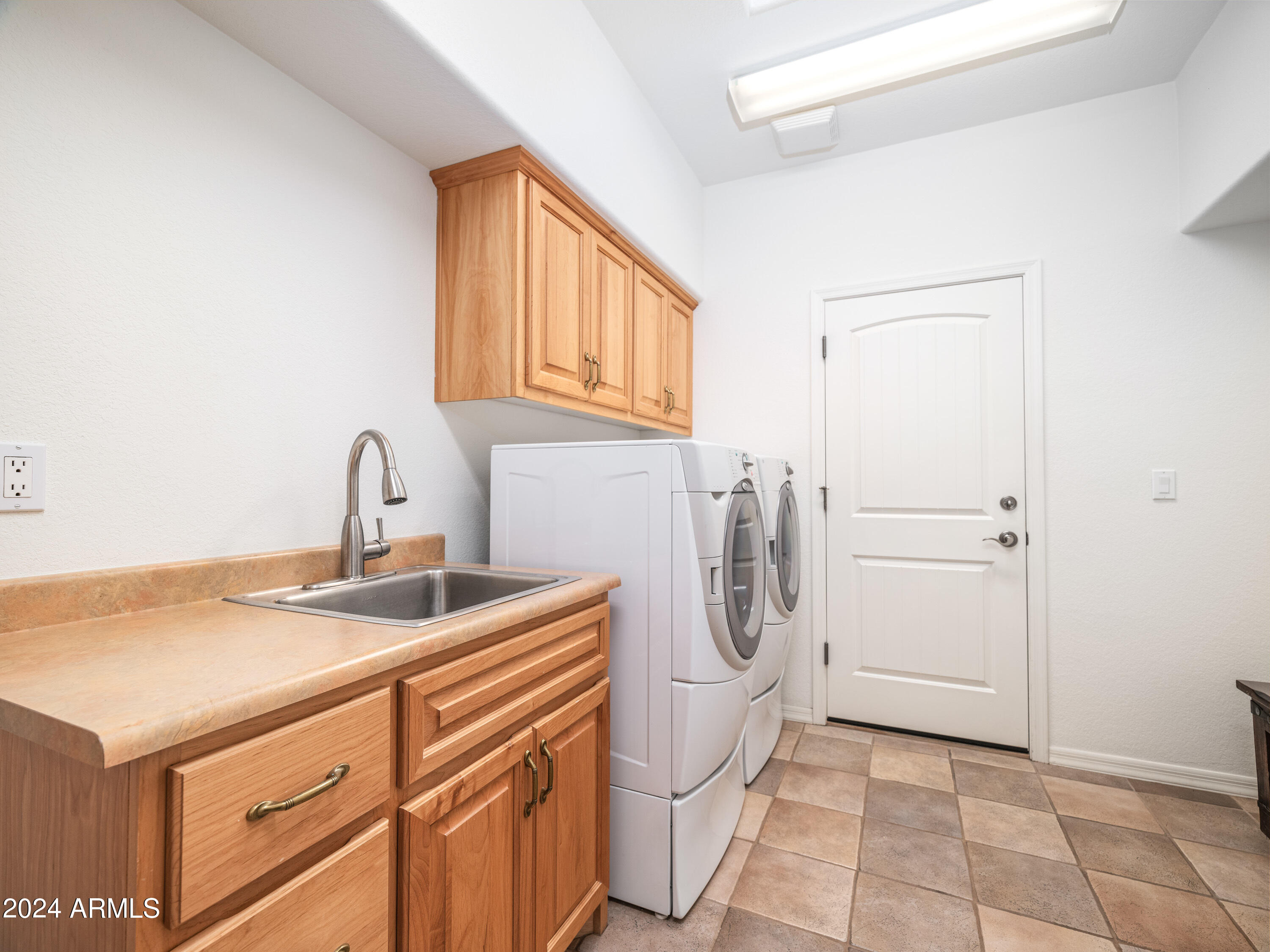 27933 North Quail Spring Road Rio Verde, AZ 85263 - Photo 27 of 31 Laundry room