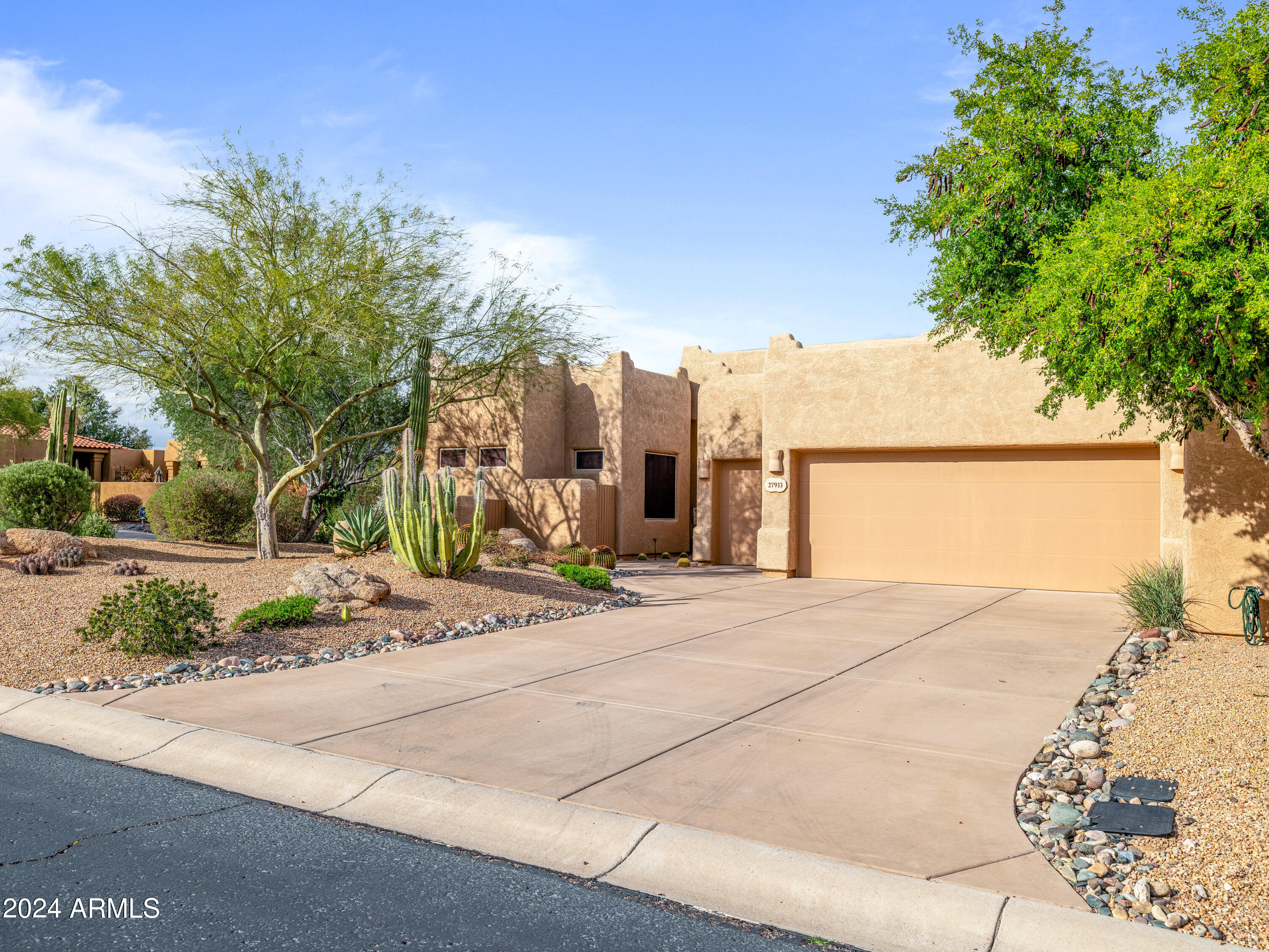 27933 North Quail Spring Road Rio Verde, AZ 85263 - Photo 4 of 31 2 1/2 Car garage