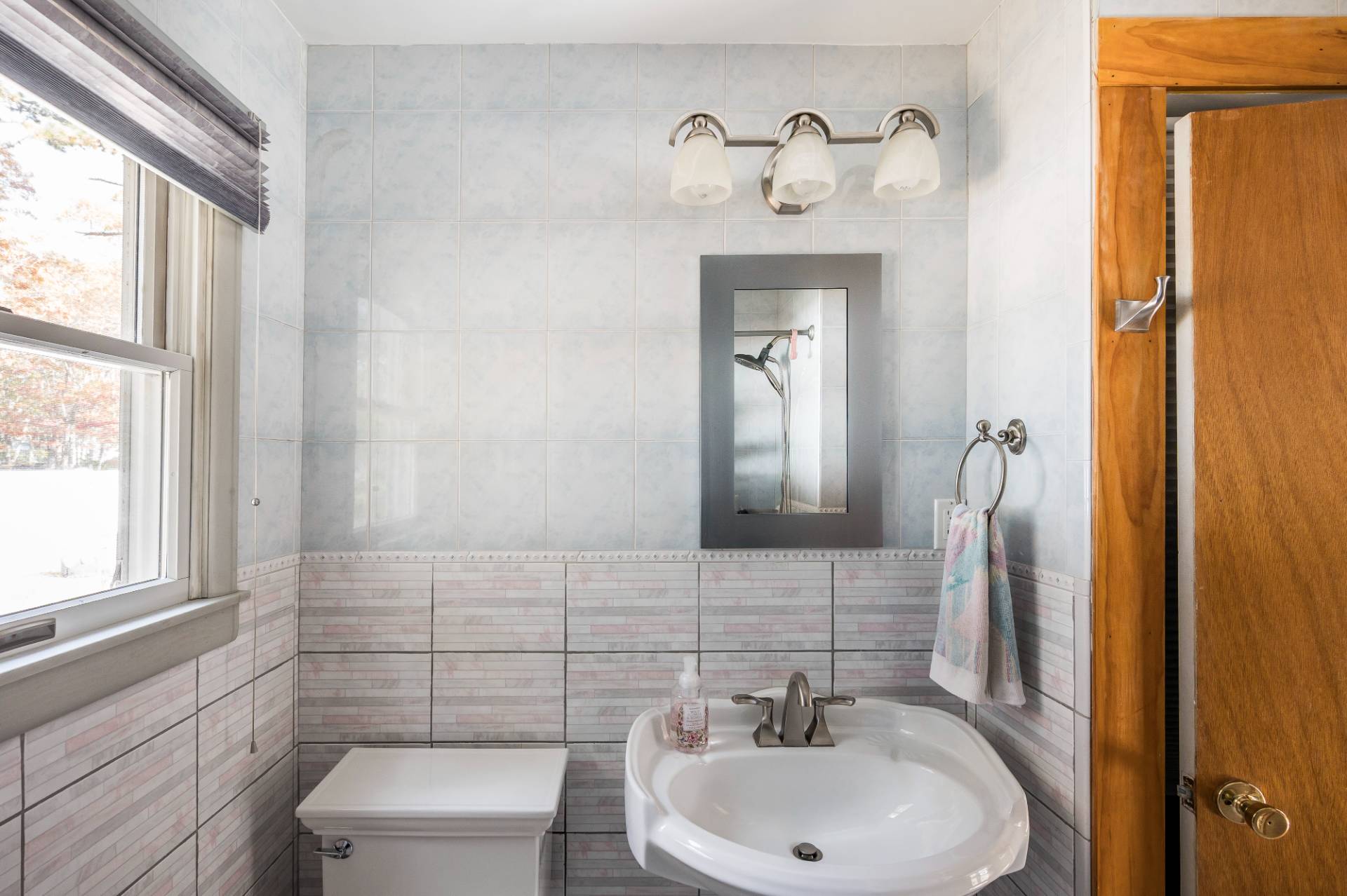 21 Woodridge Road Hampton Bays, NY 11946 - Photo 12 of 23