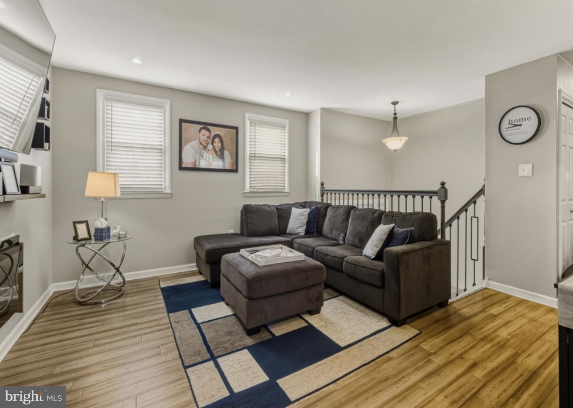 27 Lincoln Drive Clementon, NJ 08021 - Photo 13 of 31 a living room with furniture and a rug
