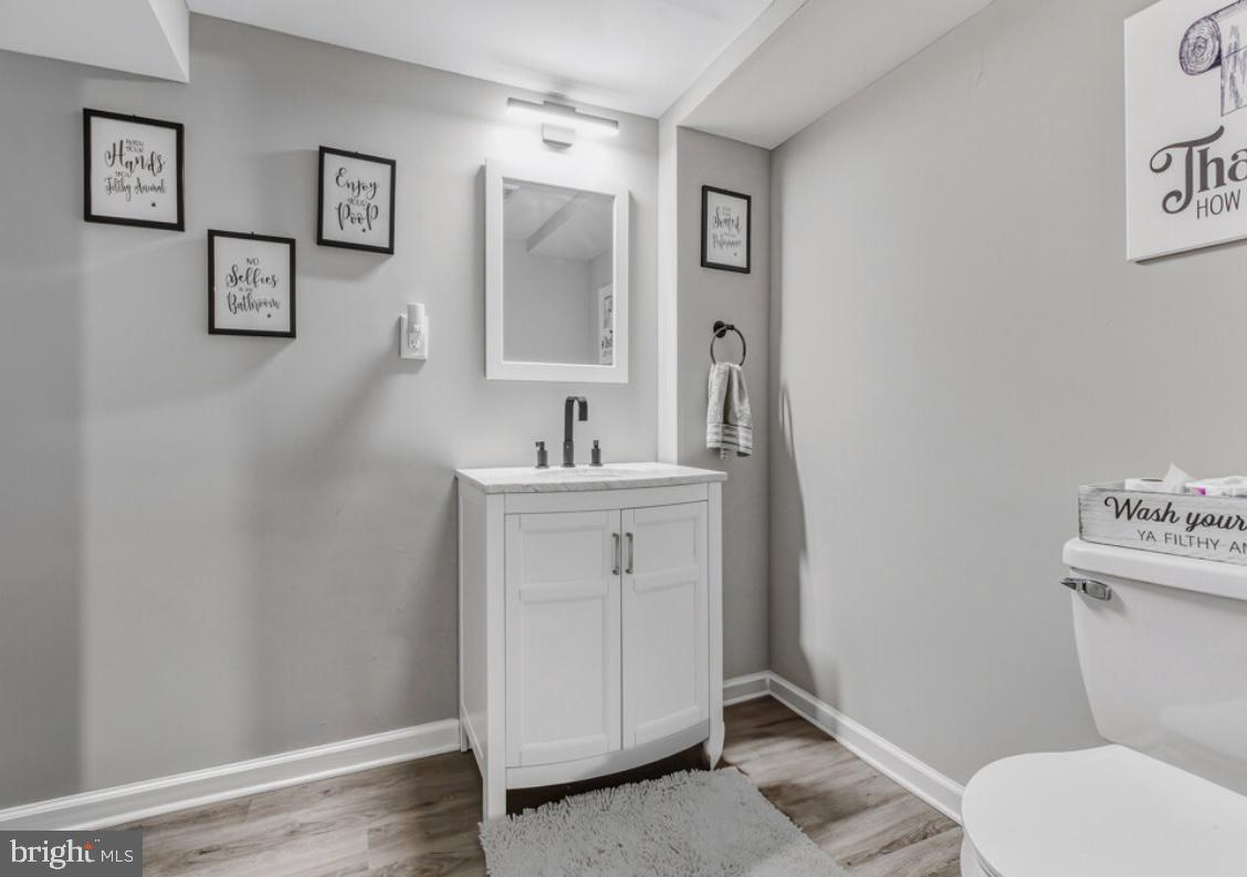 27 Lincoln Drive Clementon, NJ 08021 - Photo 28 of 31 a bathroom with a toilet sink and mirror