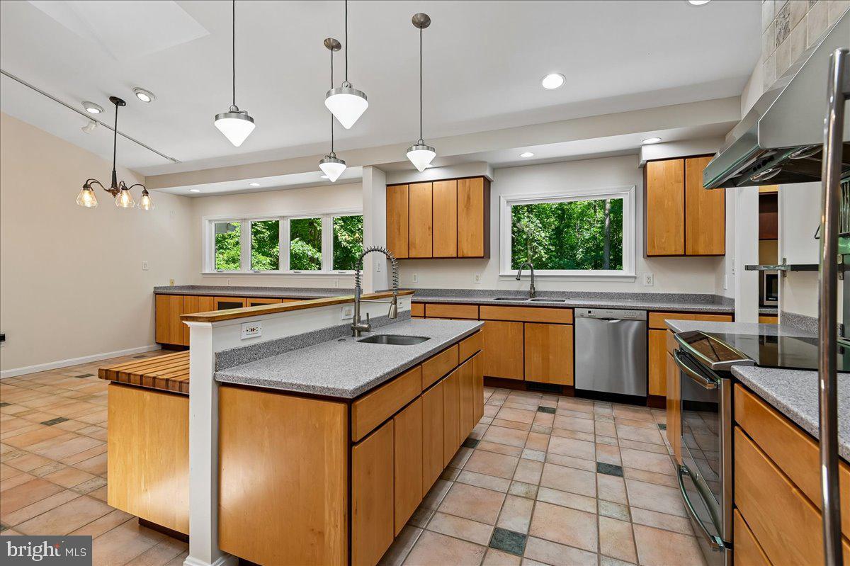 3633 Patuxent River Road Davidsonville, MD 21035 - Photo 29 of 85 Stainless Upgraded Appliances & Tile Flooring