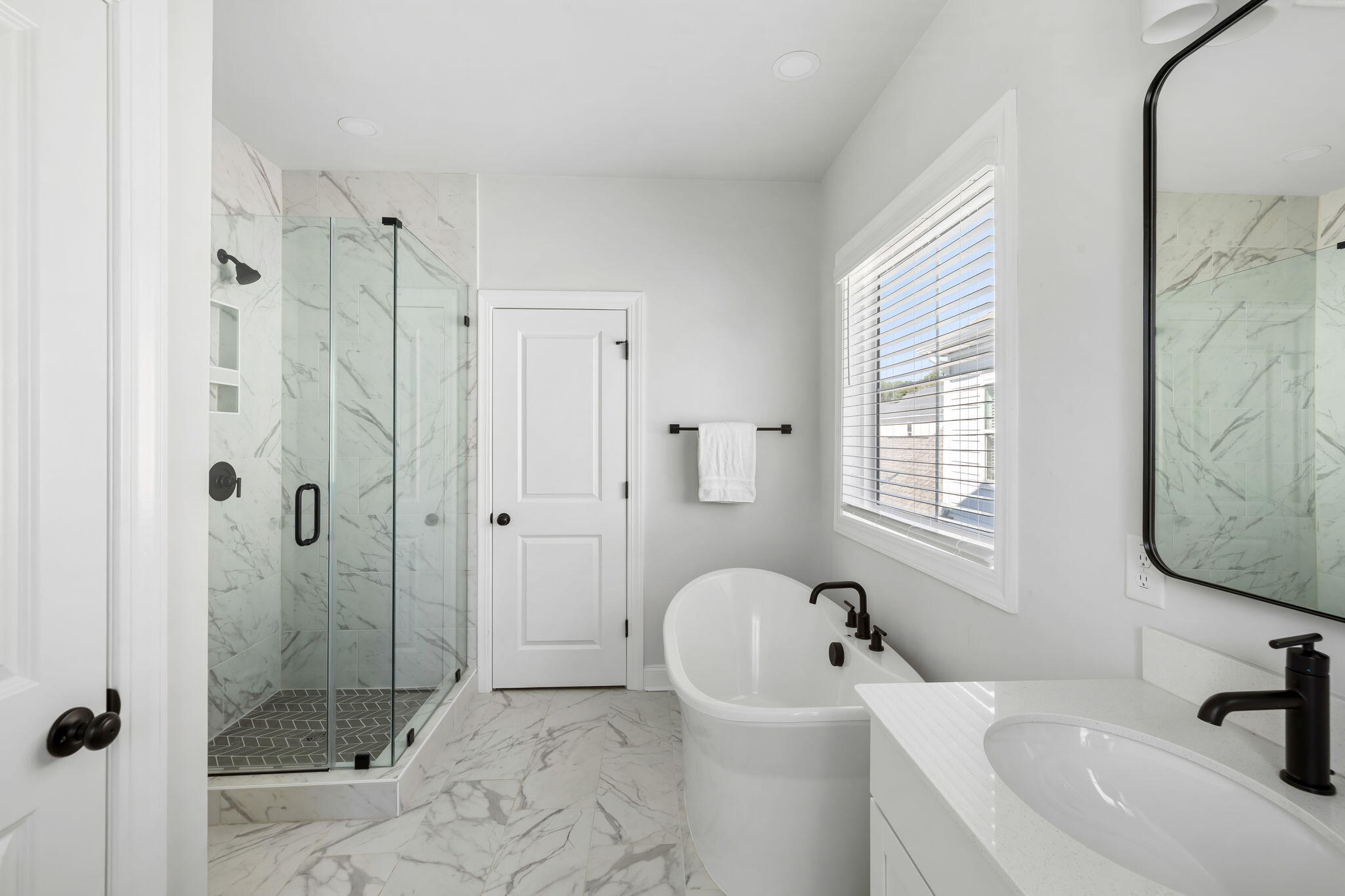 1225 Crooked Oak Road Charleston, SC 29492 - Photo 21 of 38 22. Master Bathroom View 1