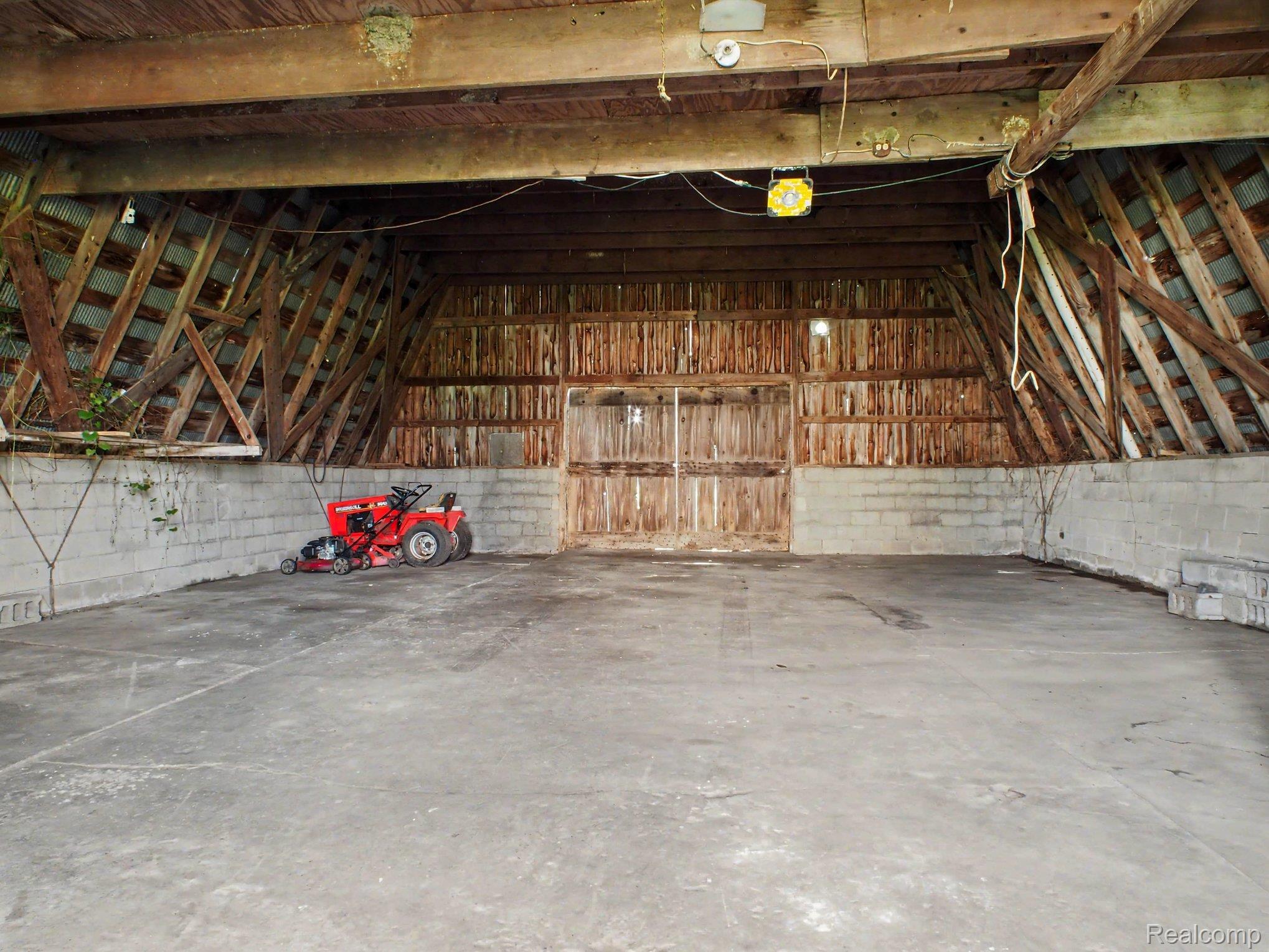 12073 Lahring Road Byron, MI 48418 - Photo 20 of 36 022_file_4284.jpg
