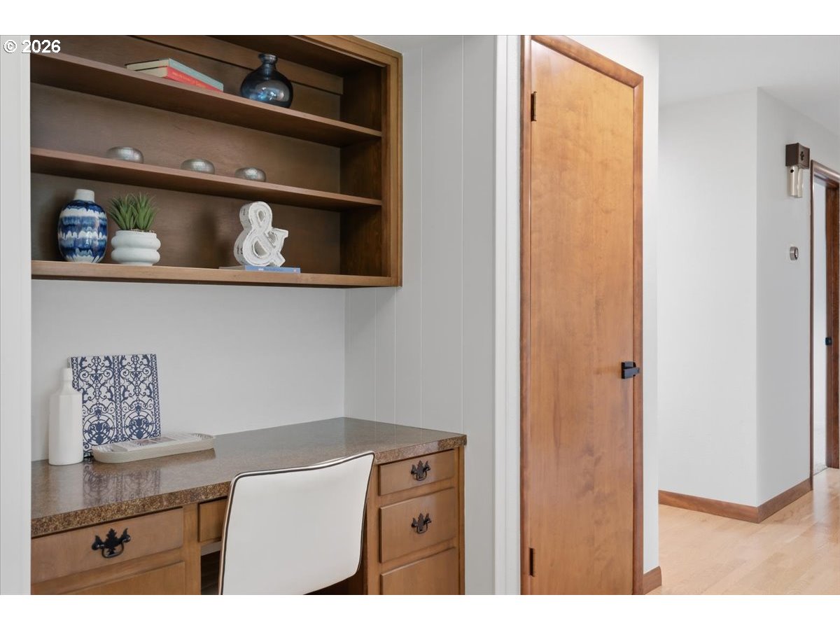 2610 Shaff Road Southeast Aumsville, OR 97325 - Photo 11 of 25 a workspace