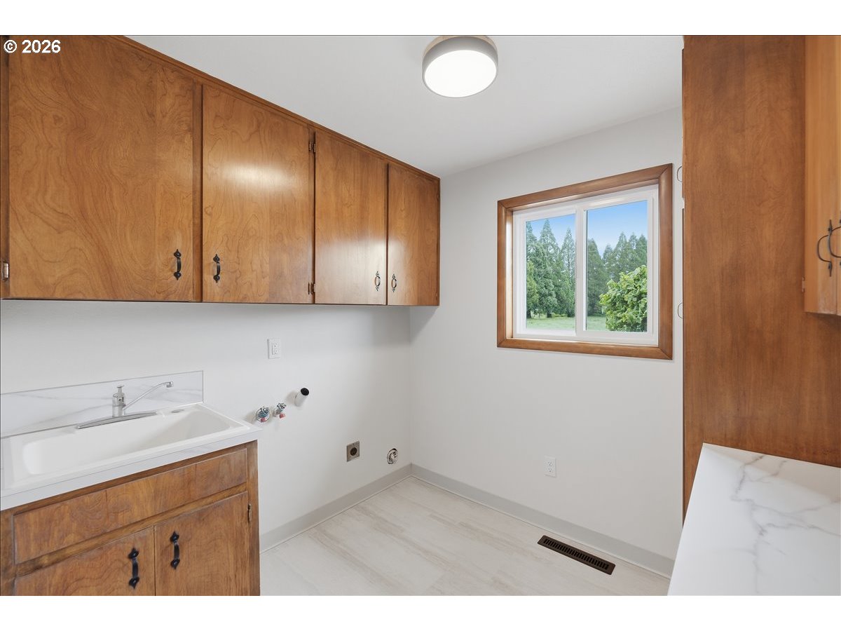 2610 Shaff Road Southeast Aumsville, OR 97325 - Photo 12 of 25 a kitchen with cabinets and window