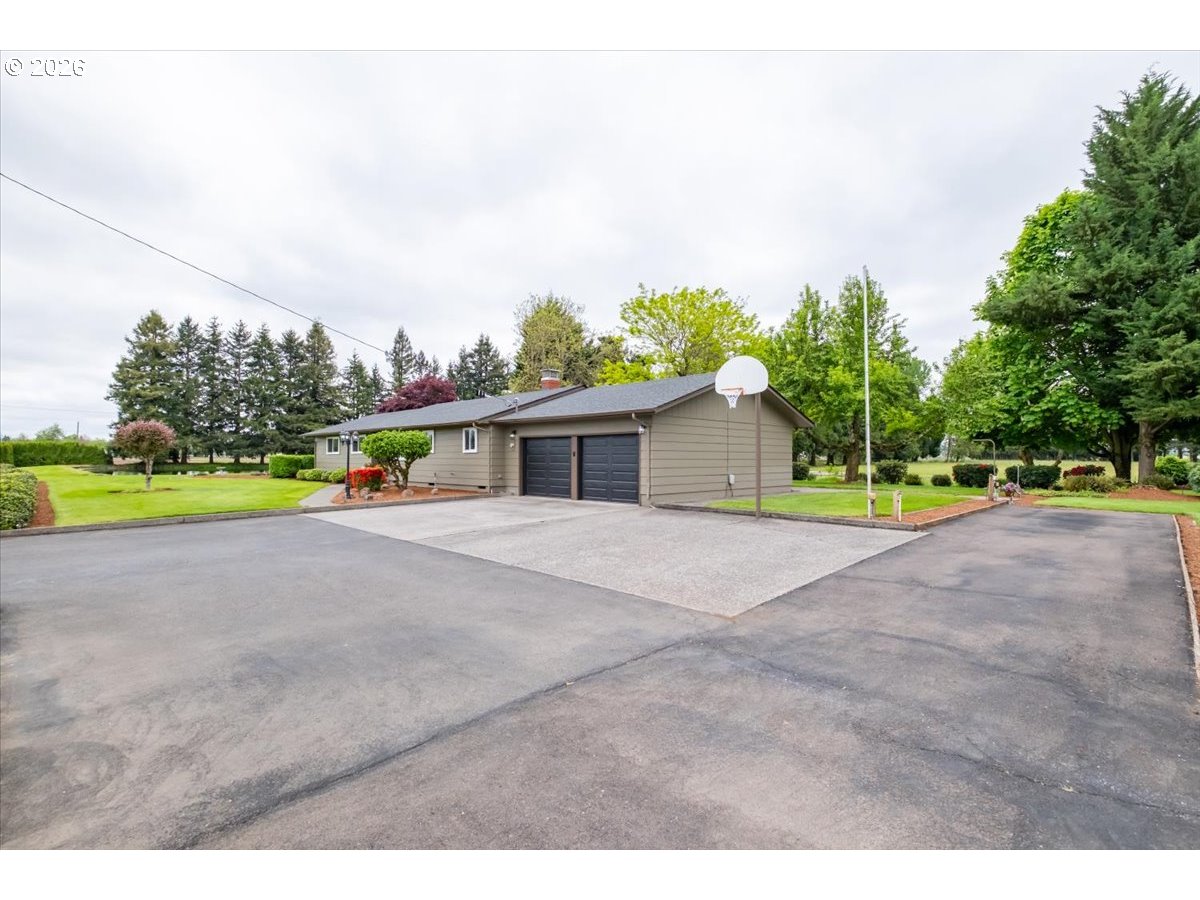 2610 Shaff Road Southeast Aumsville, OR 97325 - Photo 19 of 25 a house with swimming pool in front of it